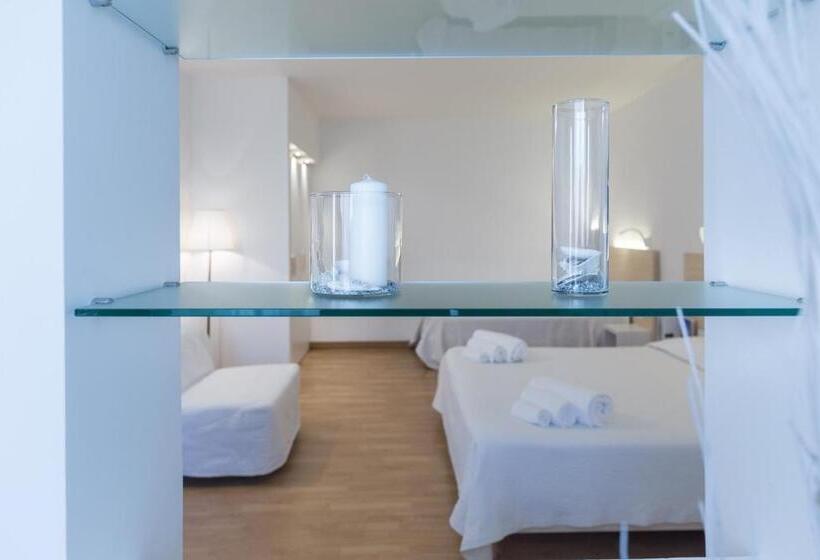 四人高级间, Albània