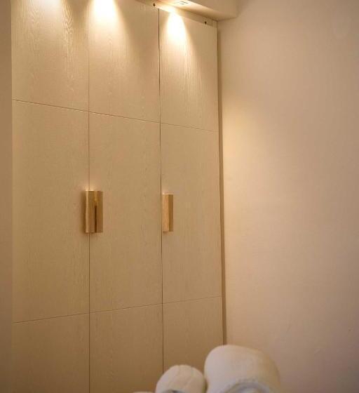 Номер Superior, Albània