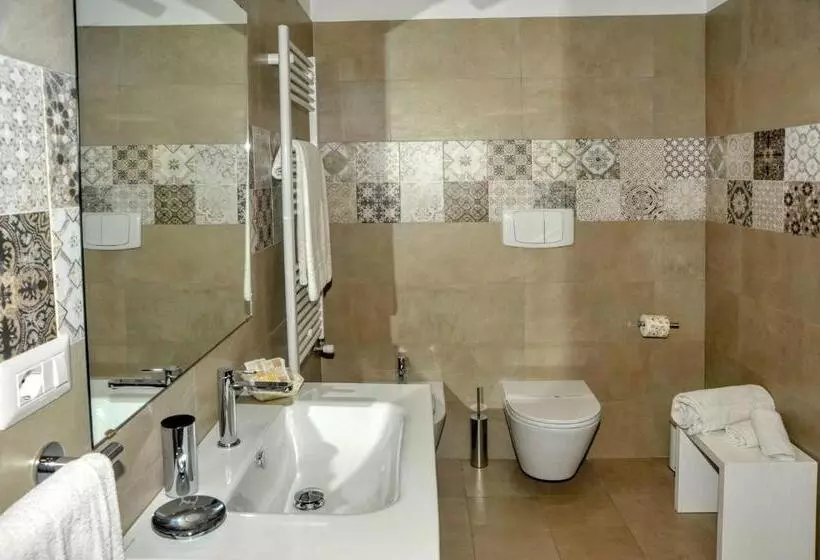 سوییت, Albània