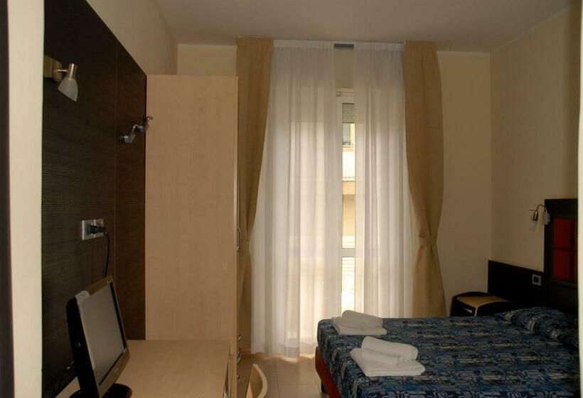 带阳台的三人标准间, Arno