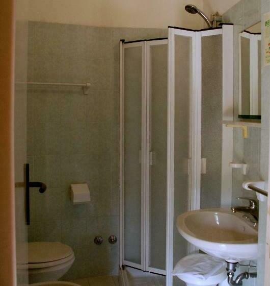 带阳台标准四人间, Arno