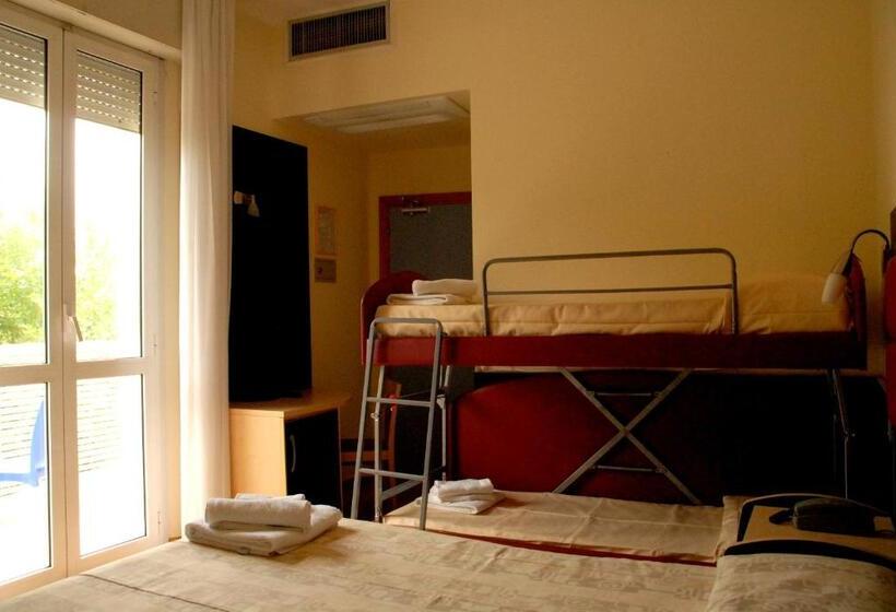 带阳台标准四人间, Arno