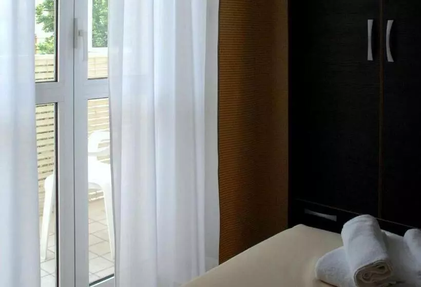 اتاق استاندارد یک نفره, Arno