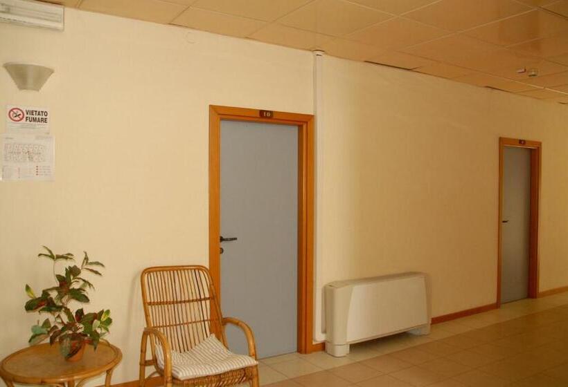 标准单人间, Arno