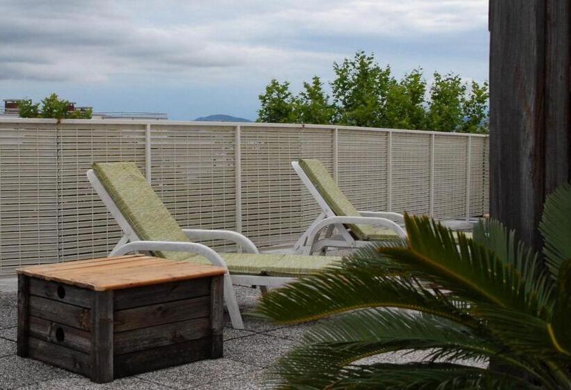 标准单人间, Arno