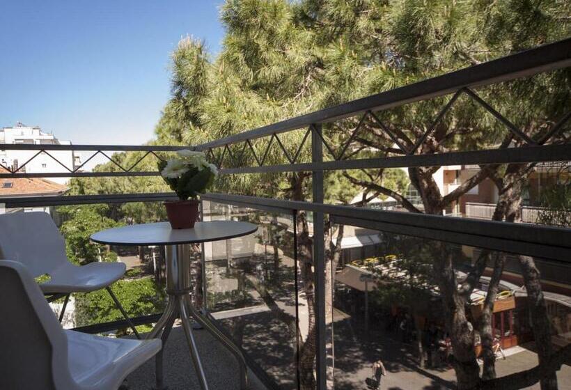 غرفة قياسية مزوَّدة بشُرفة, Colombo