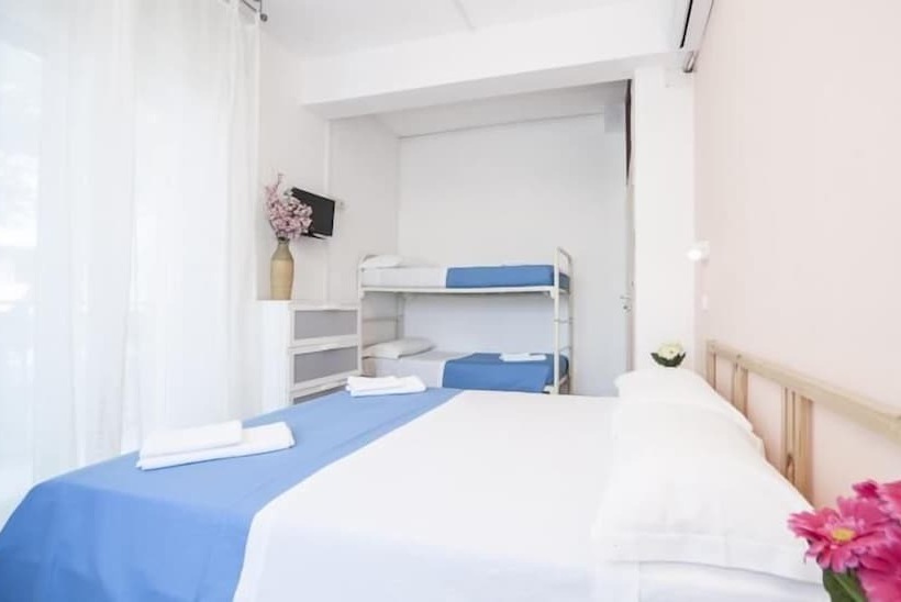 غرفة قياسية رباعية, Colombo