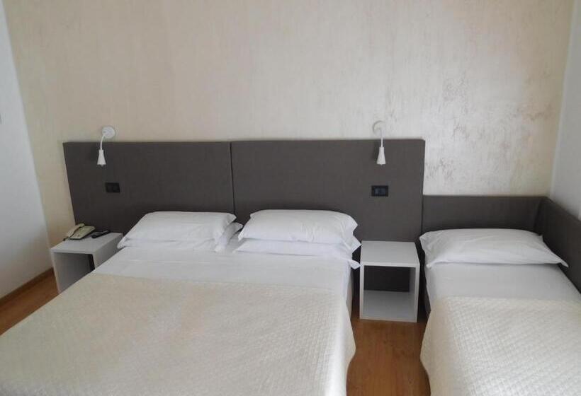 스탠다드 트리플 룸, Emperador