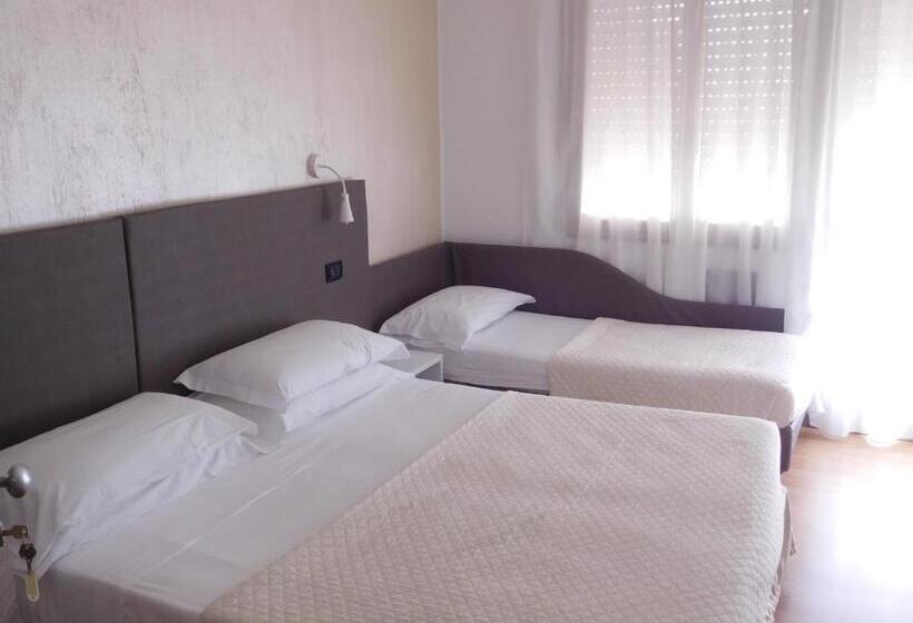 스탠다드 트리플 룸, Emperador