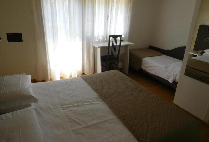 스탠다드 트리플 룸, Emperador