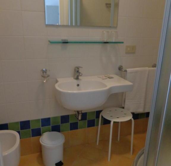 스탠다드 트리플 룸, Emperador