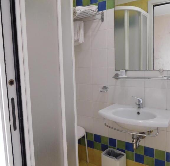 스탠다드 트리플 룸, Emperador