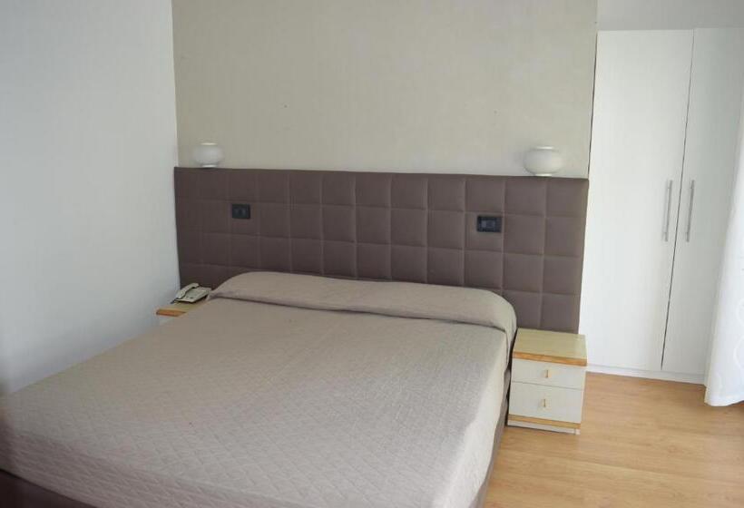 스탠다드 룸, Emperador