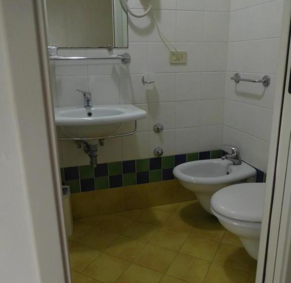 이코노이 4인룸, Emperador