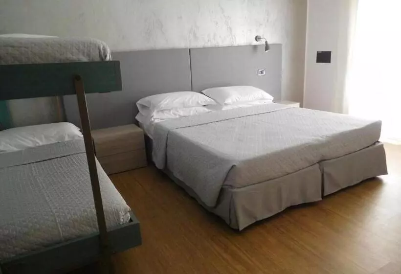 Economy Quadruple Room, Emperador