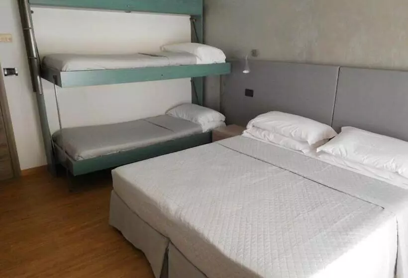 Economy Quadruple Room, Emperador