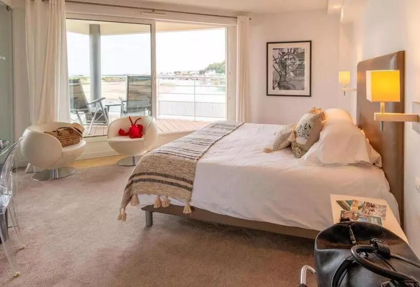 オーシャンビュースタンダードルームテラス付き, Hôtel La Marine