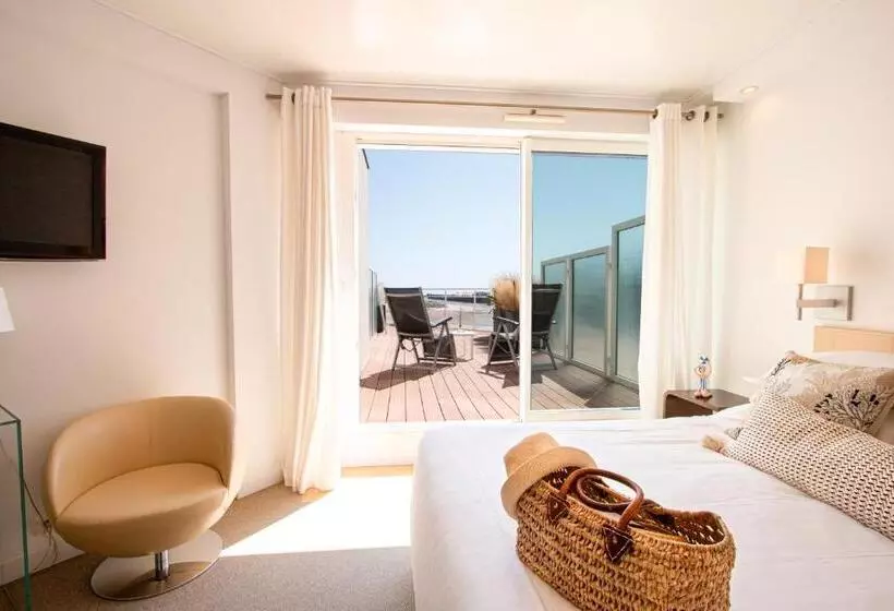 オーシャンビュースタンダードルームテラス付き, Hôtel La Marine
