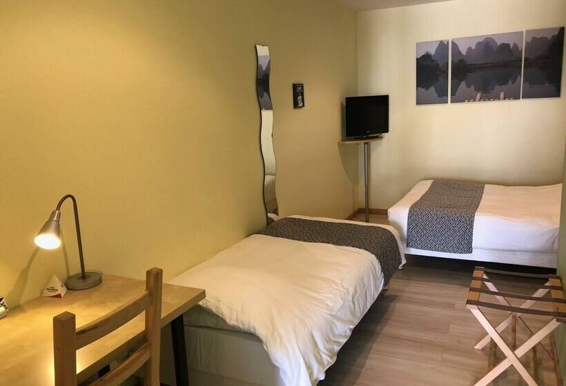 חדר סטנדרט לשלושה, Hôtel Restaurant Caribou