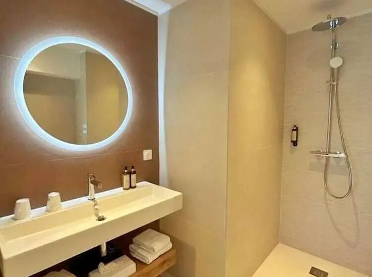 اتاق استاندارد, Hôtel Spa Restaurant La Madrague