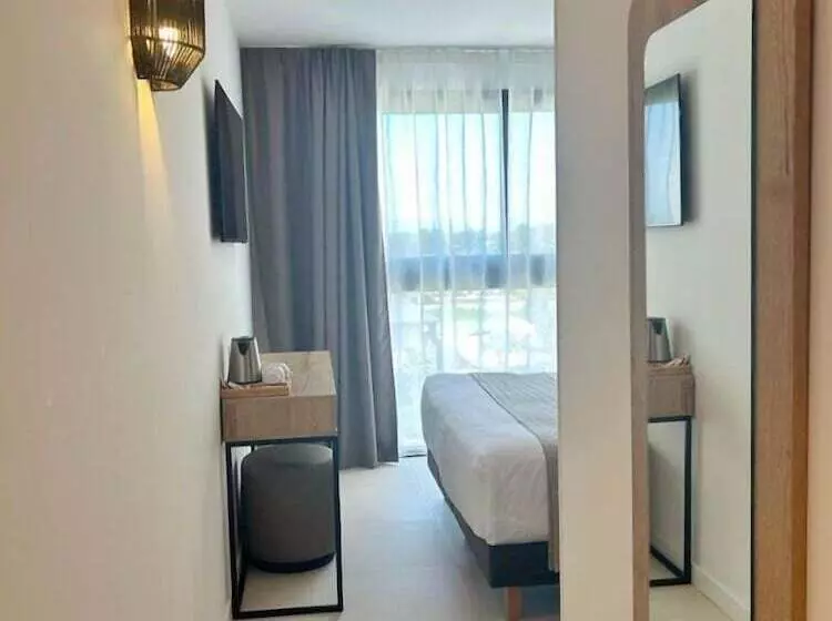 اتاق استاندارد, Hôtel Spa Restaurant La Madrague