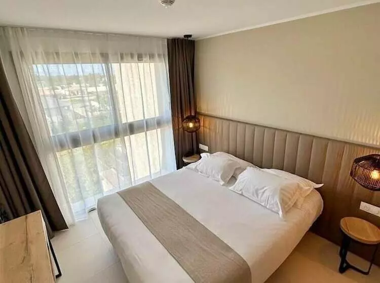 اتاق استاندارد, Hôtel Spa Restaurant La Madrague