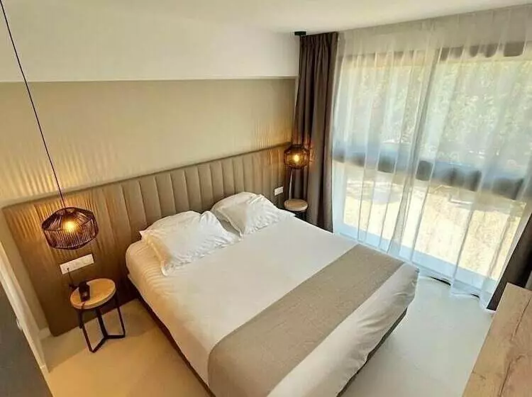 اتاق استاندارد, Hôtel Spa Restaurant La Madrague