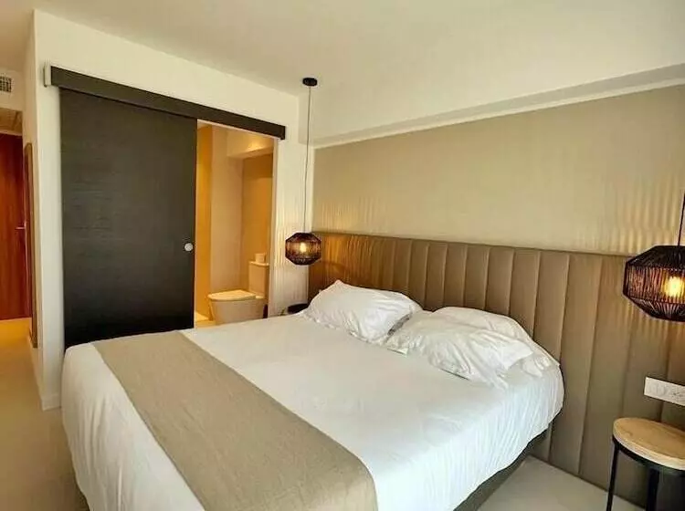اتاق استاندارد, Hôtel Spa Restaurant La Madrague