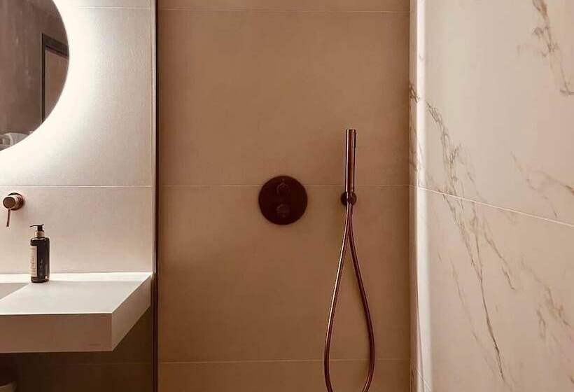 Номер Стандарт, Hôtel Spa Restaurant La Madrague