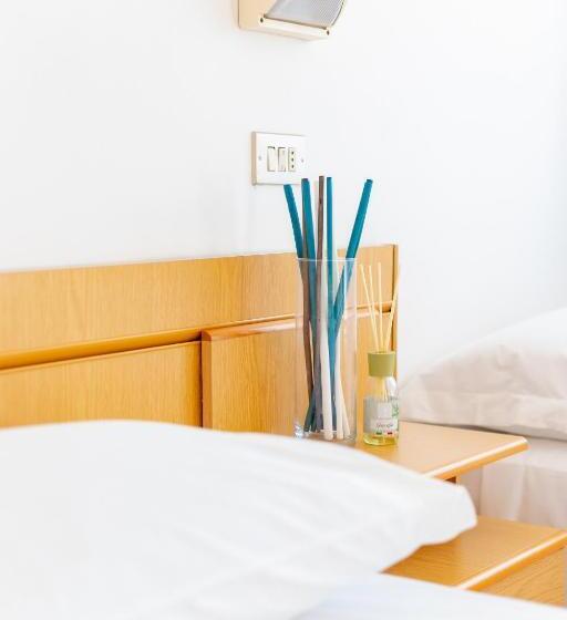 חדר משפחתי, Katina