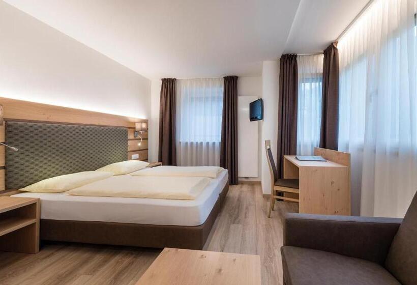 Номер Стандарт, La Pineta