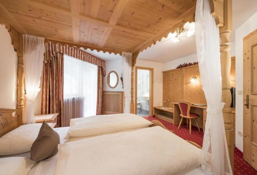 Полулюкс, La Pineta