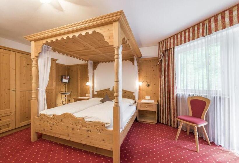 Полулюкс, La Pineta