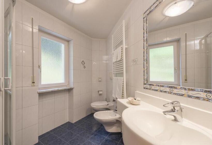 Полулюкс, La Pineta