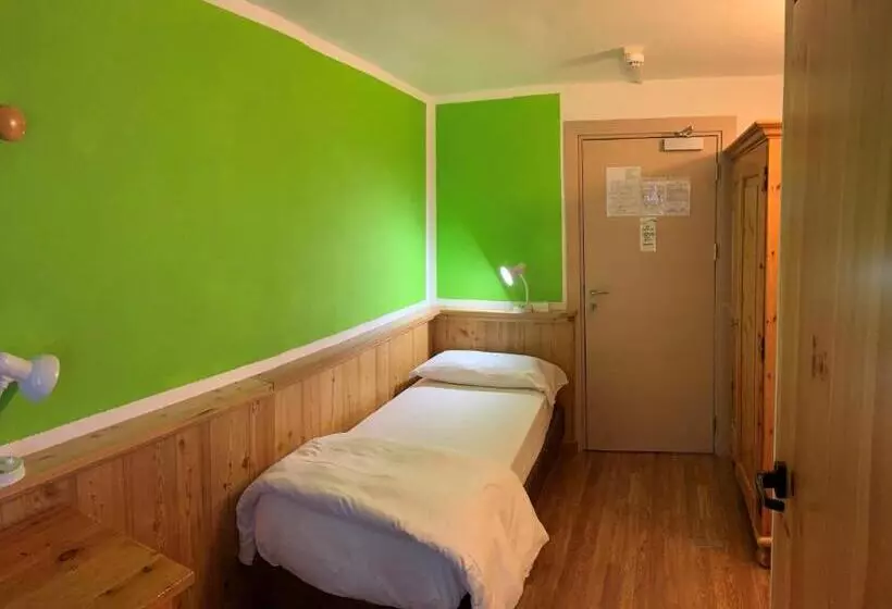 Standard Yhden Hengen Huone, Meuble' Joli