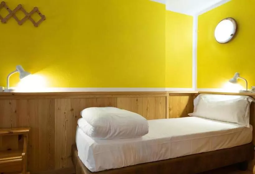 Standard Yhden Hengen Huone, Meuble' Joli