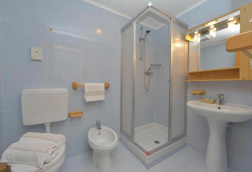 스탠다드 룸, Meuble' Joli