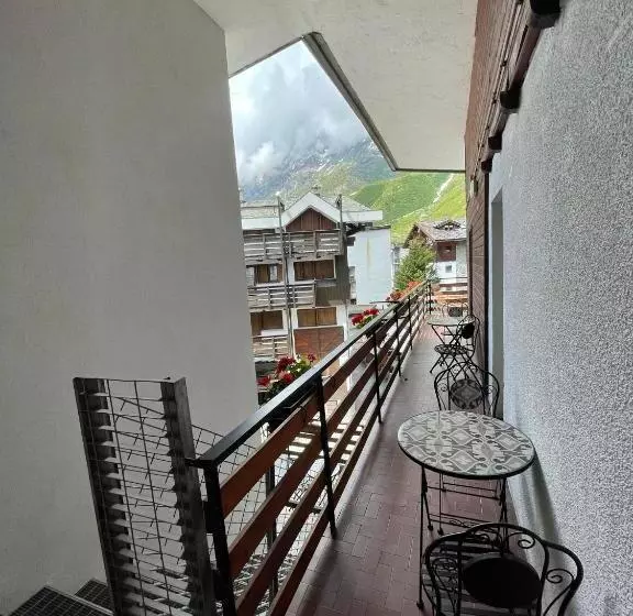 Economy-huone, Meuble' Joli