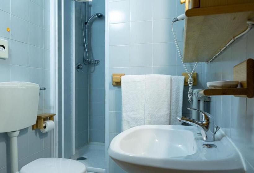 발코니 스탠다드 싱글 룸, Meuble' Joli