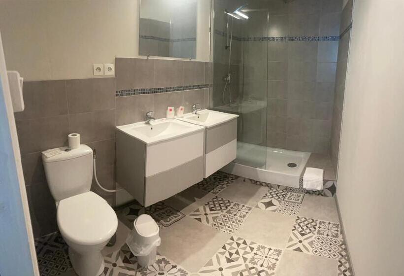 جناح جونيور, Regina