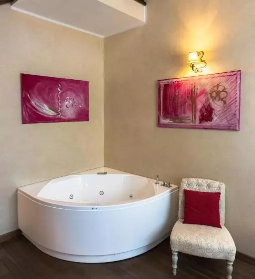 バスタブ付きスタンダードルーム, Relais Bella Rosina Pool & Spa