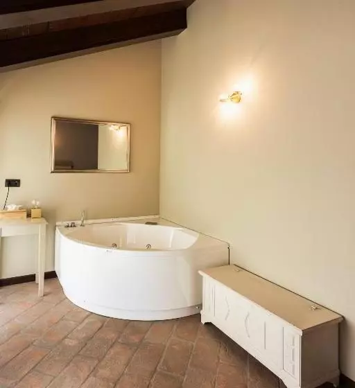 バスタブ付きスタンダードルーム, Relais Bella Rosina Pool & Spa