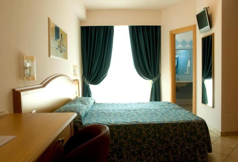 Четырехместный Номер Стандарт, Roses