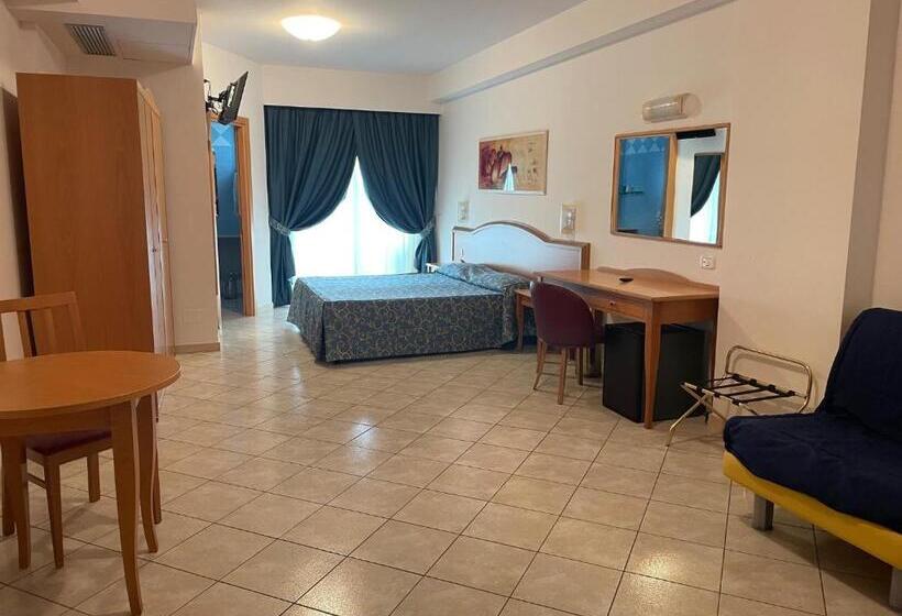 Четырехместный Номер Стандарт, Roses