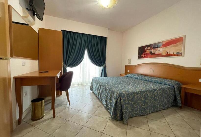 Четырехместный Номер Стандарт, Roses