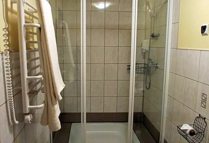 Standard Neljän Hengen Huone, Globtroter Guest House