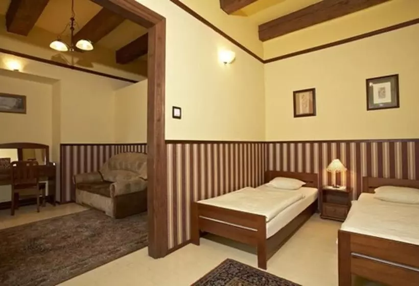 Standard Neljän Hengen Huone, Globtroter Guest House
