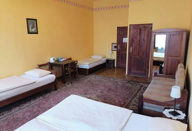 Standard Neljän Hengen Huone, Globtroter Guest House