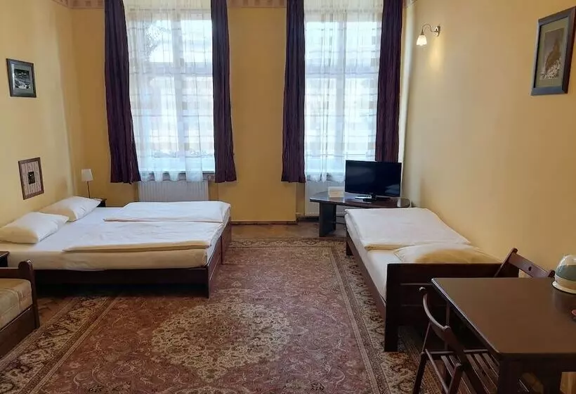 Standard Neljän Hengen Huone, Globtroter Guest House