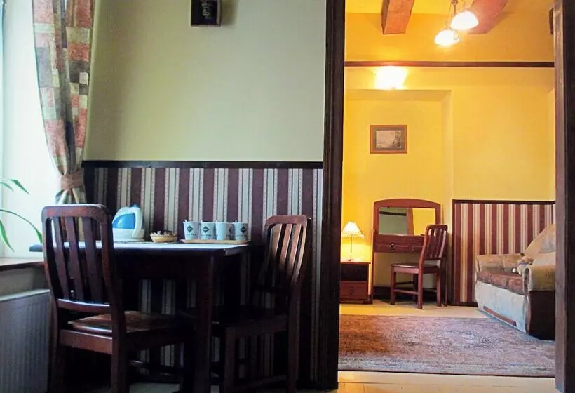 Standard Neljän Hengen Huone, Globtroter Guest House